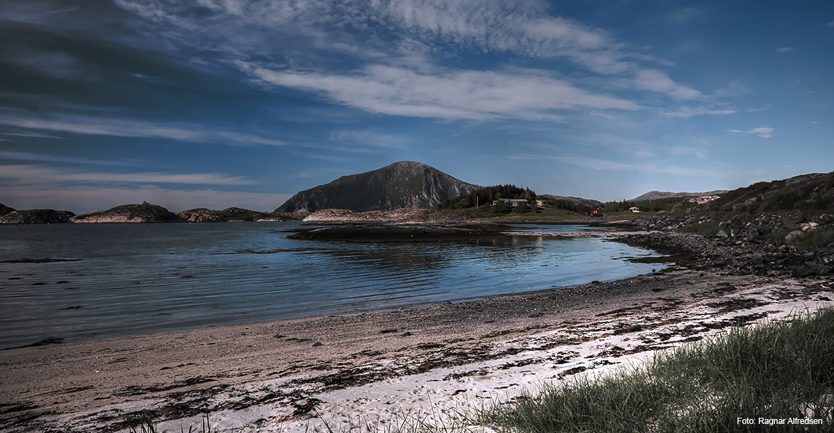 Bilde tatt fra Onøy med Lurøyfjellet i bakgrunnen